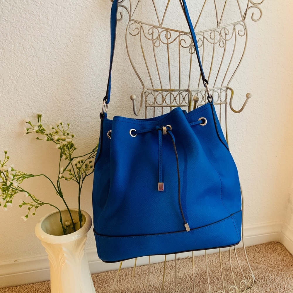 Calvin Klein shoulder bucket bag.